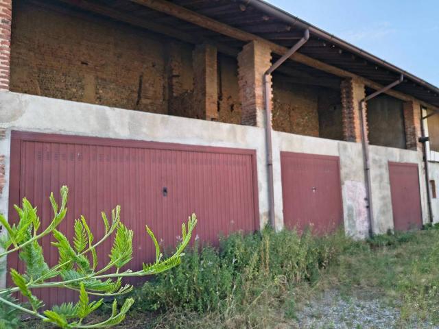 Box / Garage in vendita a Magnago MI