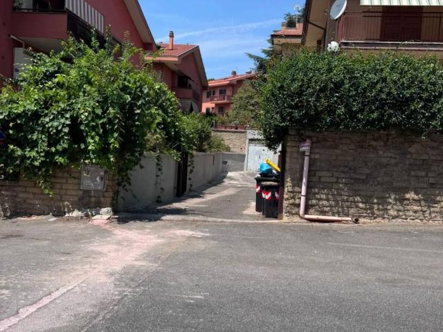 Box / Garage in vendita a Marino RM