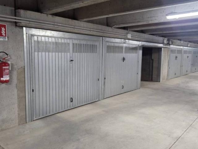 Box / Garage in vendita a Meda MB