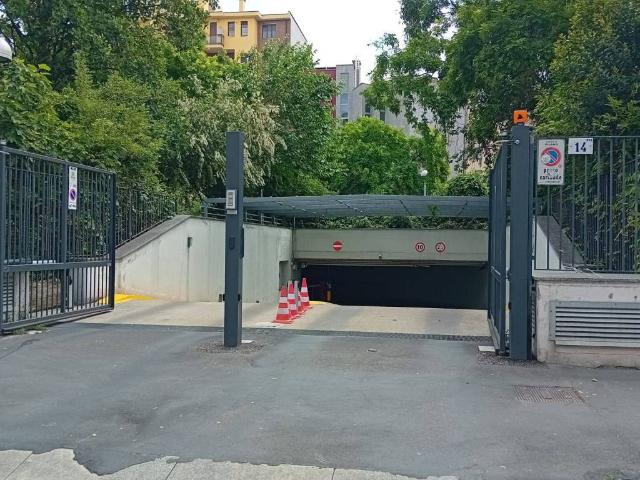 Box / Garage in vendita a Milano MI