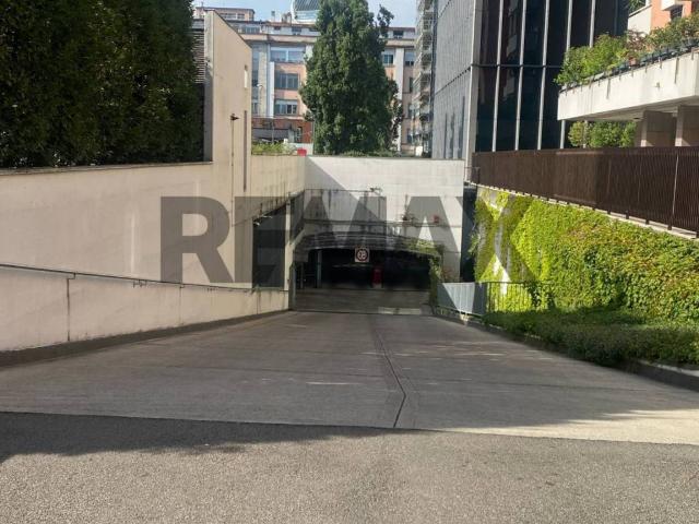 Box / Garage in vendita a Milano MI