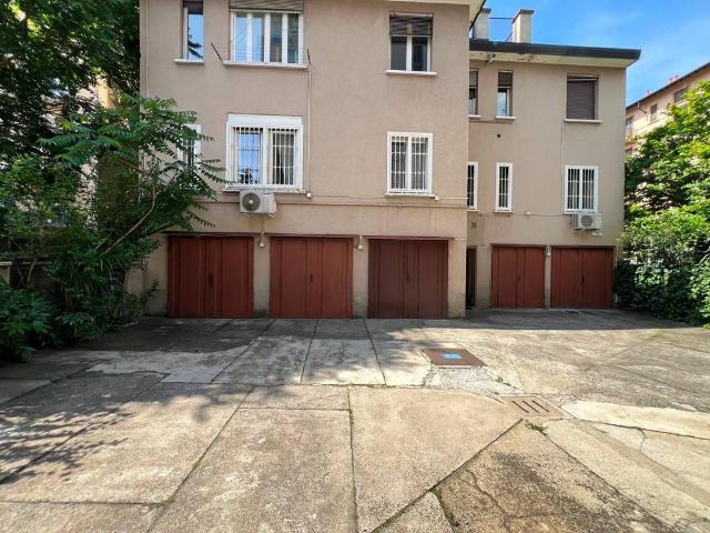 Box / Garage in vendita a Milano MI