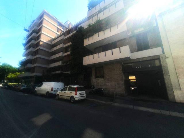 Box / Garage in vendita a Milano MI