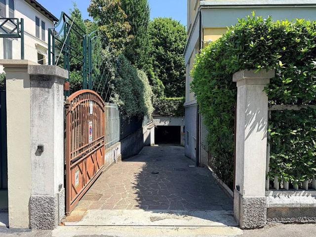 Box / Garage in vendita a Milano MI