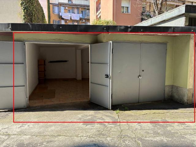 Box / Garage in vendita a Milano MI