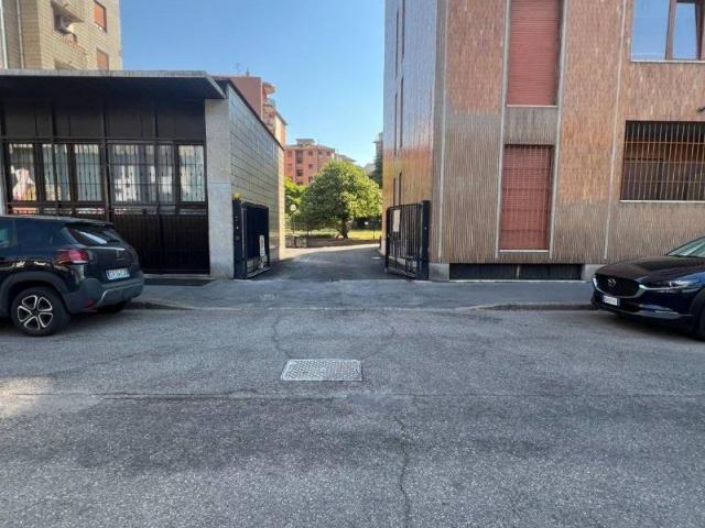 Box / Garage in vendita a Milano MI
