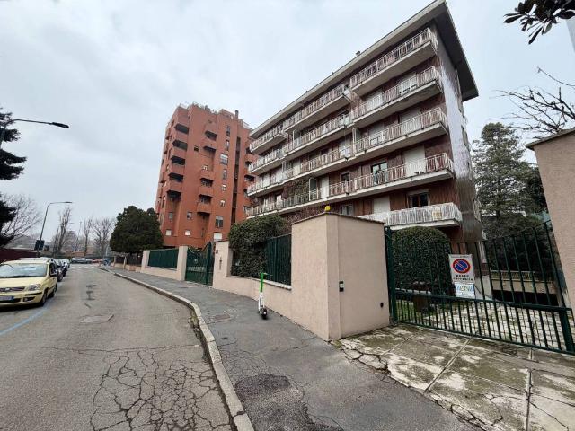 Box / Garage in vendita a Milano MI