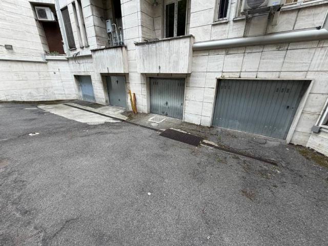Box / Garage in vendita a Milano MI