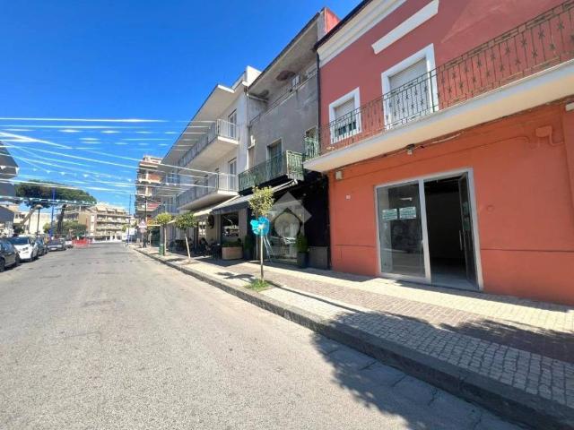 Box / Garage in vendita a Mondragone CE