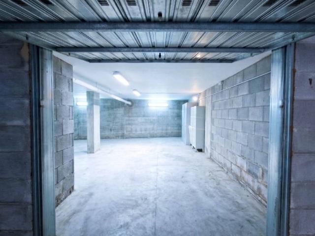 Box / Garage in vendita a Mondragone CE