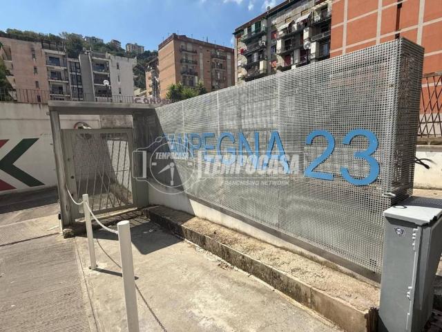 Box / Garage in vendita a Napoli NA