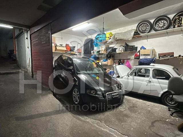 Box / Garage in vendita a Napoli NA
