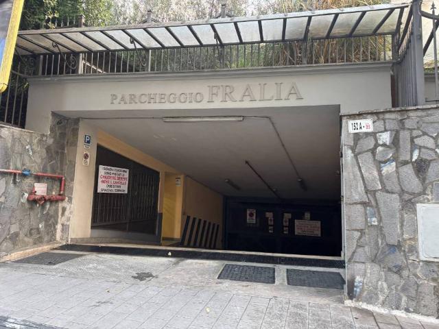 Box / Garage in vendita a Napoli NA