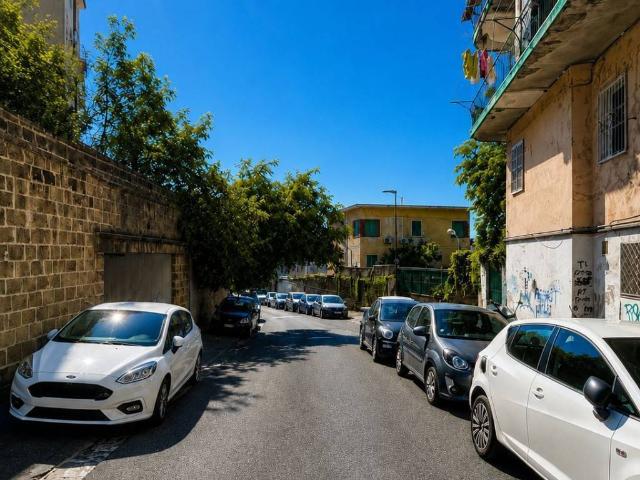 Box / Garage in vendita a Napoli NA