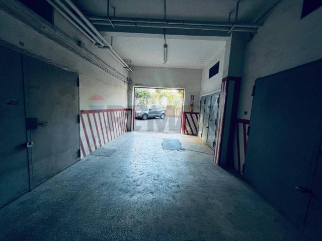 Box / Garage in vendita a Napoli NA