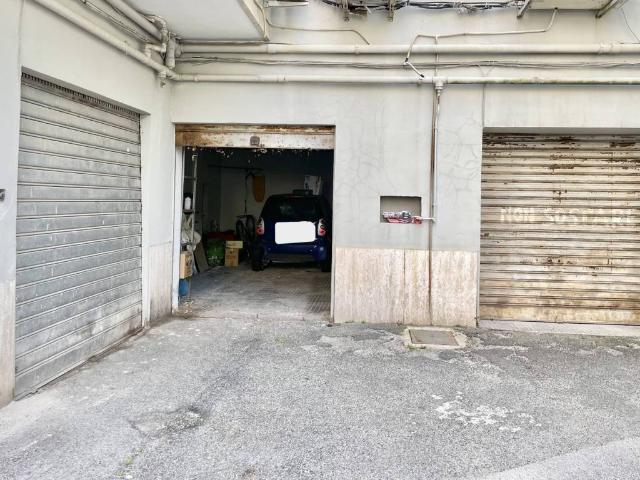 Box / Garage in vendita a Napoli NA