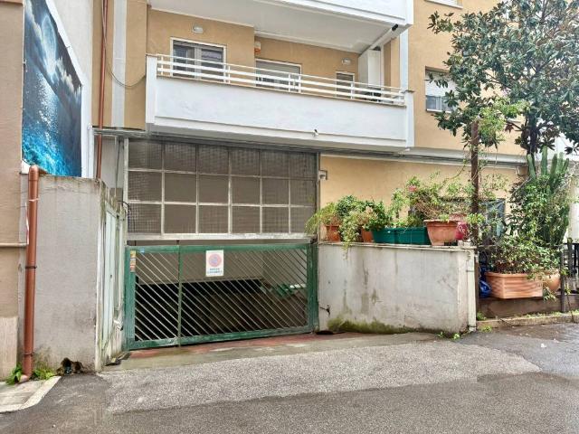 Box / Garage in vendita a Nettuno RM