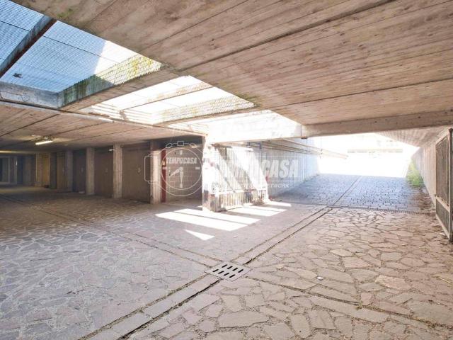 Box / Garage in vendita a Novara NO
