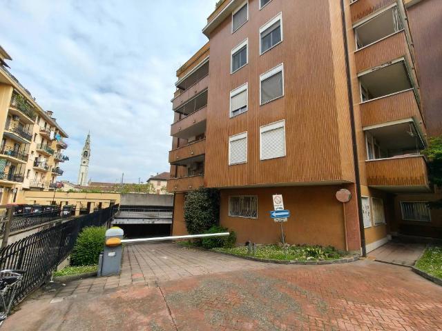 Box / Garage in vendita a Novara NO
