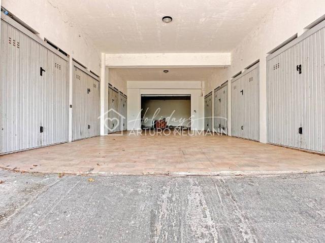 Box / Garage in vendita a Numana AN