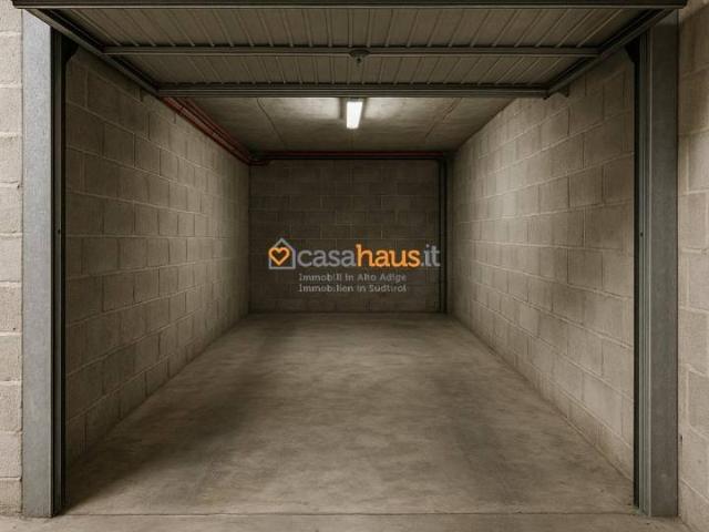Box / Garage in vendita a Ora BZ