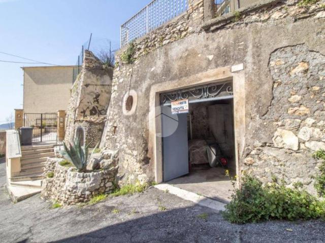 Box / Garage in vendita a Palombara Sabina RM