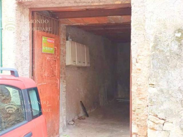 Box / Garage in vendita a Palombara Sabina RM