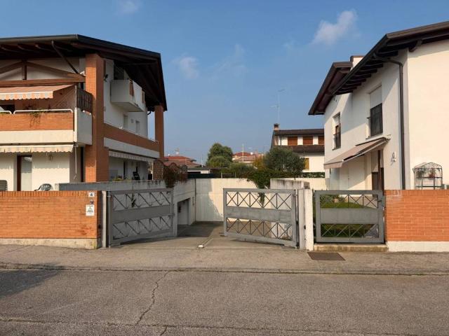 Box / Garage in vendita a Pasian di Prato UD