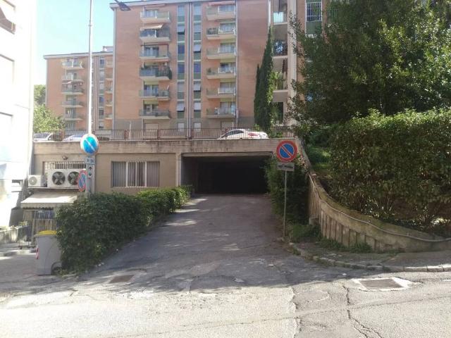 Box / Garage in vendita a Perugia PG