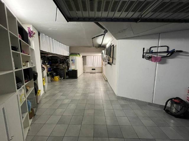 Box / Garage in vendita a Pero MI