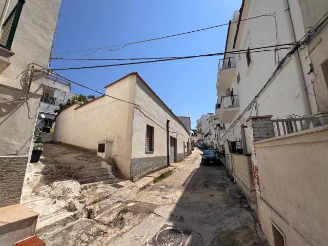 Box / Garage in vendita a Peschici FG
