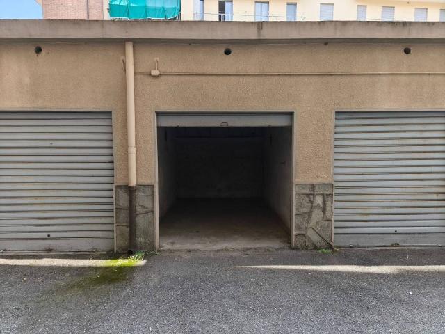 Box / Garage in vendita a Pinerolo TO