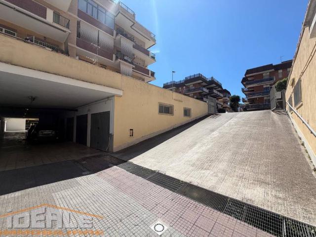 Box / Garage in vendita a Pomezia RM