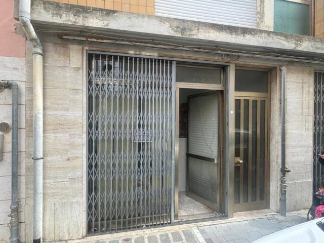 Box / Garage in vendita a Pontedera PI