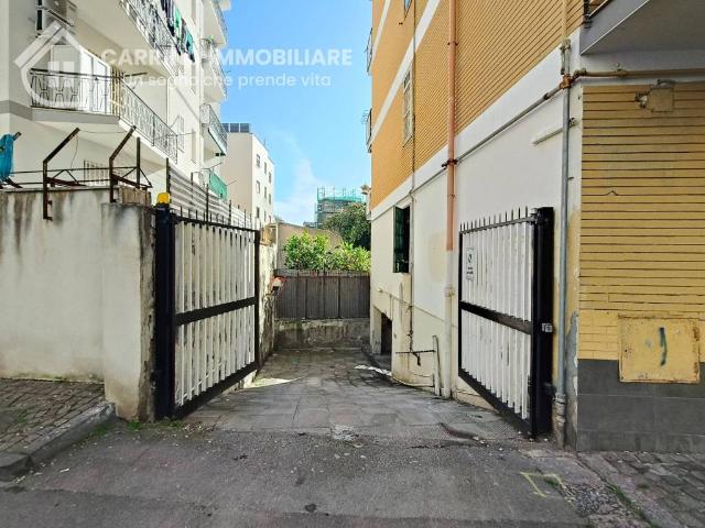 Box / Garage in vendita a Portici NA