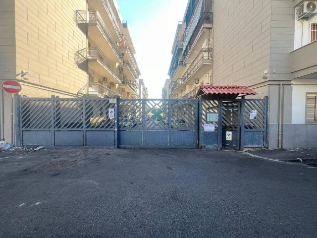 Box / Garage in vendita a Portici NA