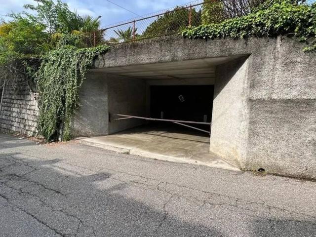 Box / Garage in vendita a Porto Valtravaglia VA