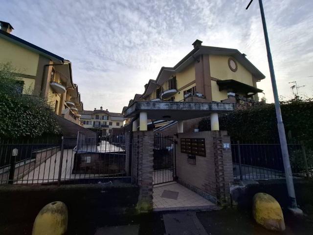 Box / Garage in vendita a Pozzo d'Adda MI