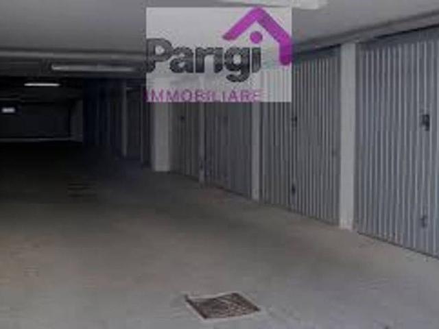 Box / Garage in vendita a Prato PO