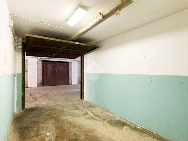 Box / Garage in vendita a Prato PO