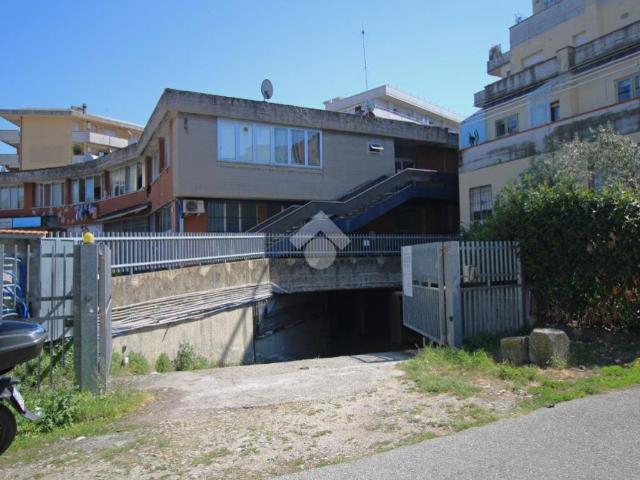 Box / Garage in vendita a Prato PO