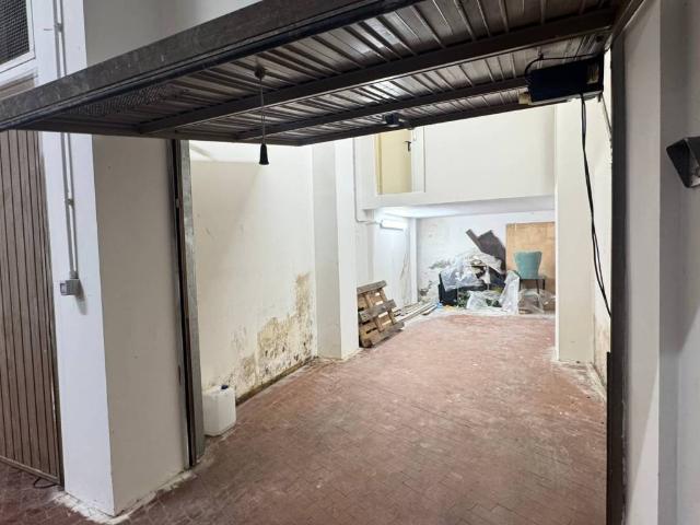 Box / Garage in vendita a Prato PO