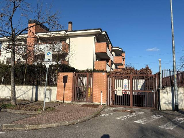 Box / Garage in vendita a Pregnana Milanese MI