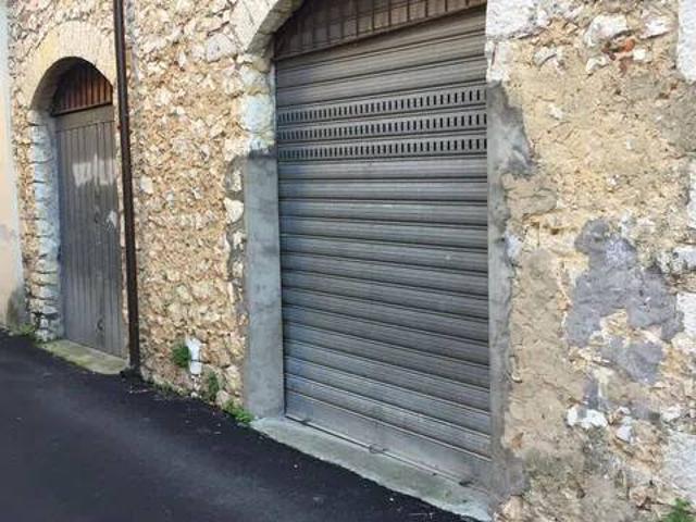 Box / Garage in vendita a Priverno LT