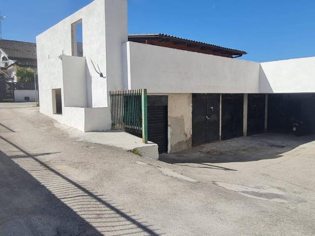 Box / Garage in vendita a Quarto NA