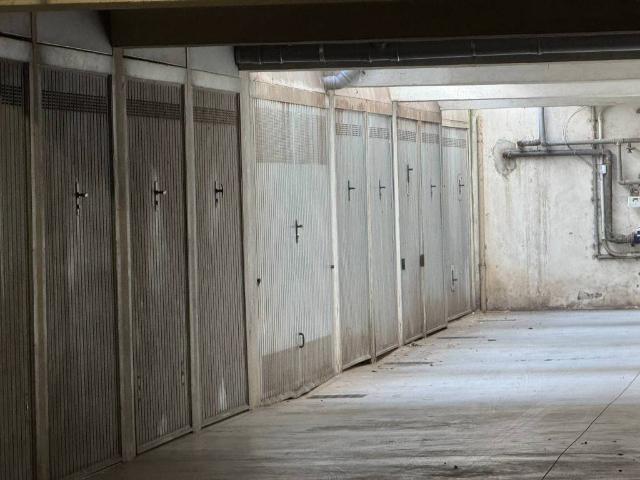Box / Garage in vendita a Rho MI