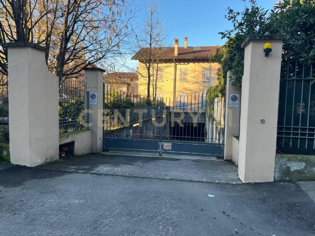 Box / Garage in vendita a Rho MI