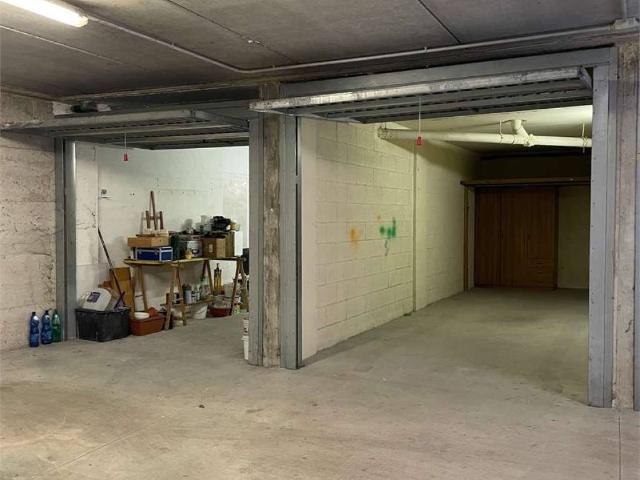 Box / Garage in vendita a Rho MI