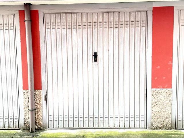 Box / Garage in vendita a Rho MI