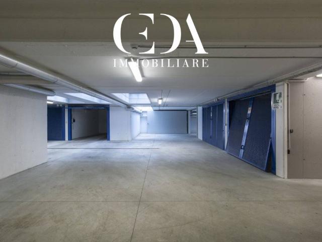 Box / Garage in vendita a Rho MI